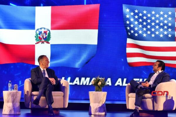 Jochy Gómez en conversatorio con Mike Pompeo.(foto, fuente externa)