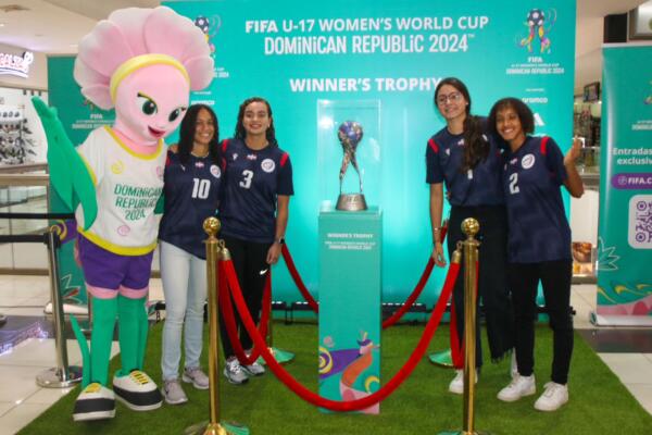 trofeo del Campeonato Mundial de Fútbol Femenino Sub-17