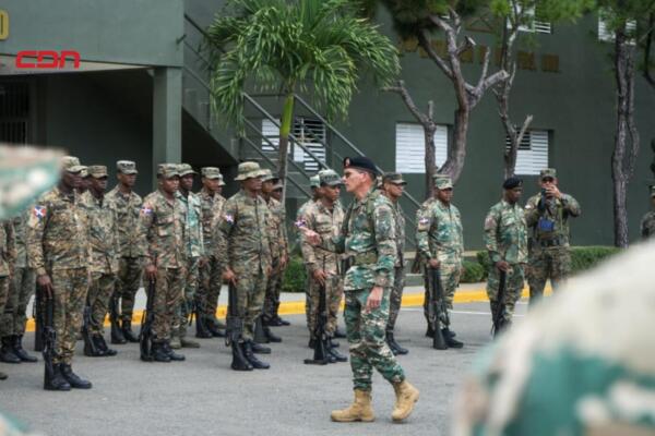 Comandante General del Ejército visita unidades de RD. (foto, fuente externa)