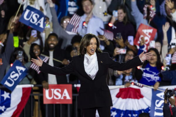 Kamala Harris, llega a su mitin de 