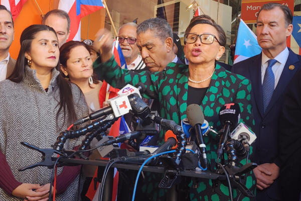 Congresista Nydia durante una rueda de prensa en el Barrio de Harlem en Nueva York. EFE
