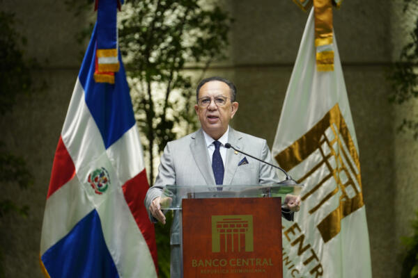 Héctor Valdez Albizu durante las palabras centrales del acto
Foto: fuente externa