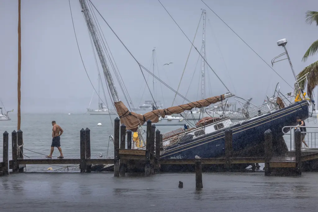 Florida todavía se está recuperando de la devastación causada por el huracán Helene mientras Milton avanza hacia la Costa del Golfo