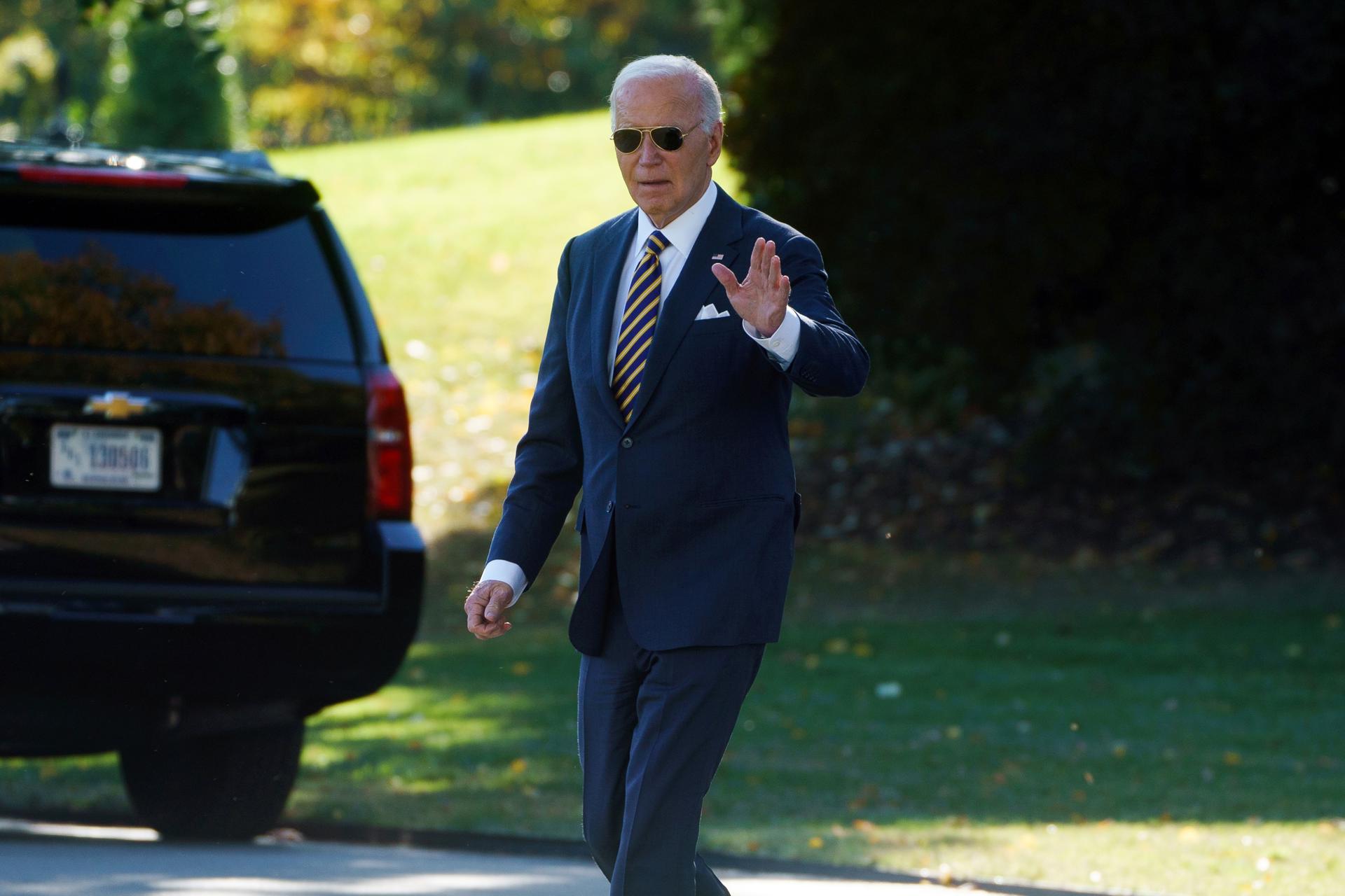 El presidente de Estados Unidos, Joe Biden, acudió este lunes a votar de forma anticipada para las elecciones a la Casa Blanca.