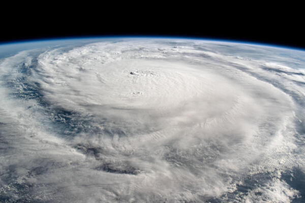 Fotografía del 08 de octubre de 2024 publicada este miércoles por la Estación Espacial Internacional (EEI) donde se observa el ojo del huracán Milton sobre el Golfo de México. EFE/EEI