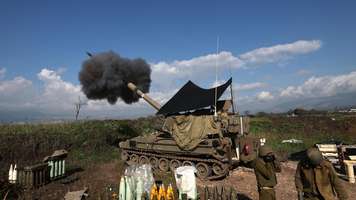Hizbulá lanza andanadas de cohetes contra una base naval y un cuartel en norte de Israel