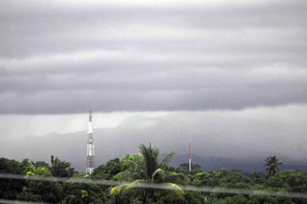Fenómeno meteorológico Oscar este lunes, desde La Habana (Cuba). EFE/ 