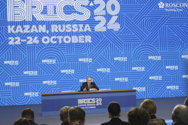 Vladimir Putin, habla durante su conferencia de prensa en la cumbre BRICS en Kazán, Rusia.EFE