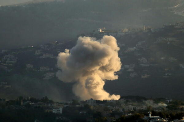 Humo tras un ataque israelí en la villa de Kafr Kila, en el sur del Líbano. EFE/STR