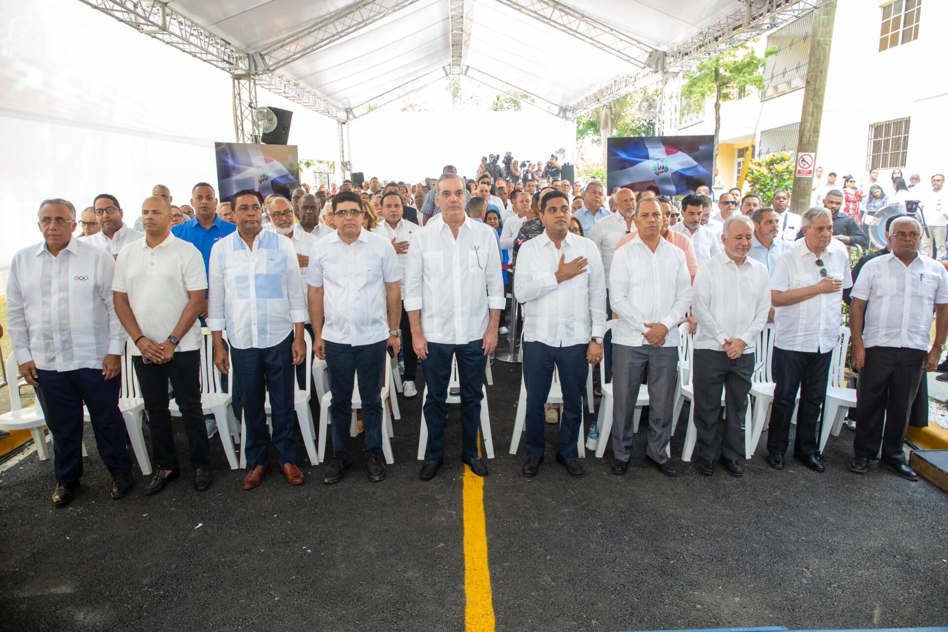 El presidente Luis Abinader realizó una gran jornada de entrega de apartamentos en el sector de Sábana Perdida.