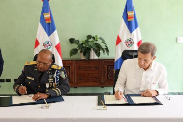 Firman acuerdo para combatir la trata de personas y el tráfico ilícito de migrantes.(foto, fuente externa)