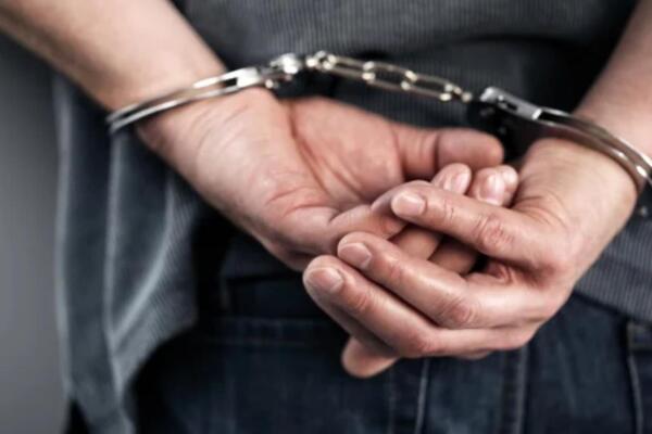 El joven arrestado fue identificado como Carlos Alberto Hernández, alias “El Venezolano”.