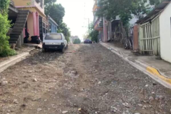 Destacan que desde antes del 2012 asfaltaron la mayoría de calle de esa comunidad, pero algunas la dejaron sin hacer.