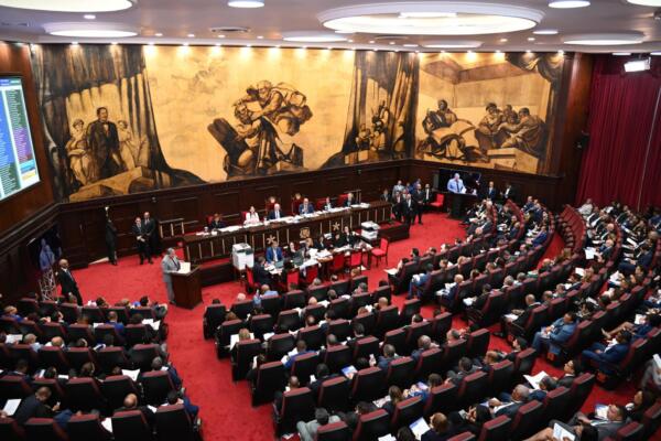 Así quedará el número de diputados luego de aprobada propuesta de reducción