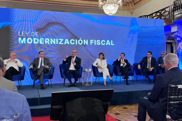 Autoridades-presentan-Ley-de-Modernizacion-Fiscal-CDN-Digital.