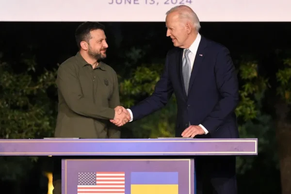 Biden y Zelenskyy. EFE