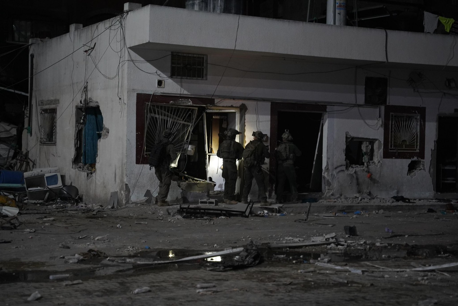 Bombardeo de Israel contra un edificio en el norte de Gaza deja al menos 93 muertos