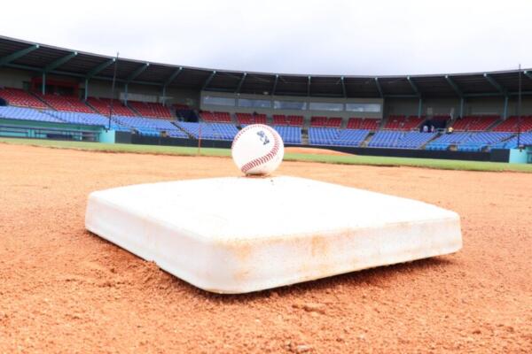 “Estamos trabajando en conjunto con la Presidencia y con el Voluntariado del Estadio José Briceño para la inauguración, estamos a horas de entregar la edificación a los puertoplateños”, indica Noboa.