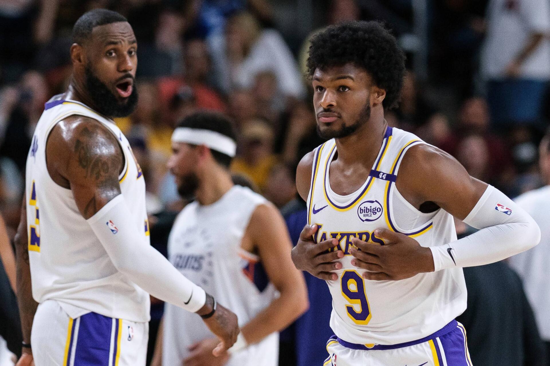 LeBron James está comenzando su 22.ª temporada en la NBA, igualando así el récord, mientras que LeBron James Jr., conocido por todos como Bronny, fue la segunda selección del draft de los Lakers este verano.