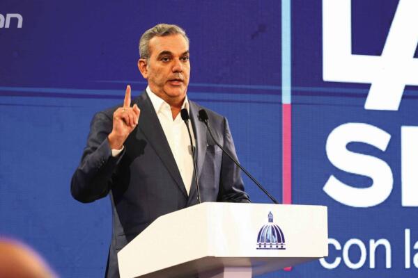 Presidente de la República, Luis Abinader, en LA Semanal con la Prensa.