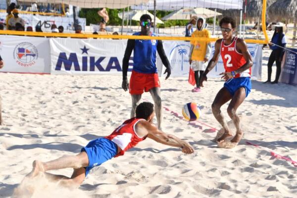 El tercer peldaño de las competencias masculinas correspondió a la dupla canadiense Tynan Gannett y Rouzbeh Rahnavard, que derrotaron dos sets por cero (21-11,21-12) a los representantes de Islas Vírgenes, Garrett Bucklin y William Clements.

