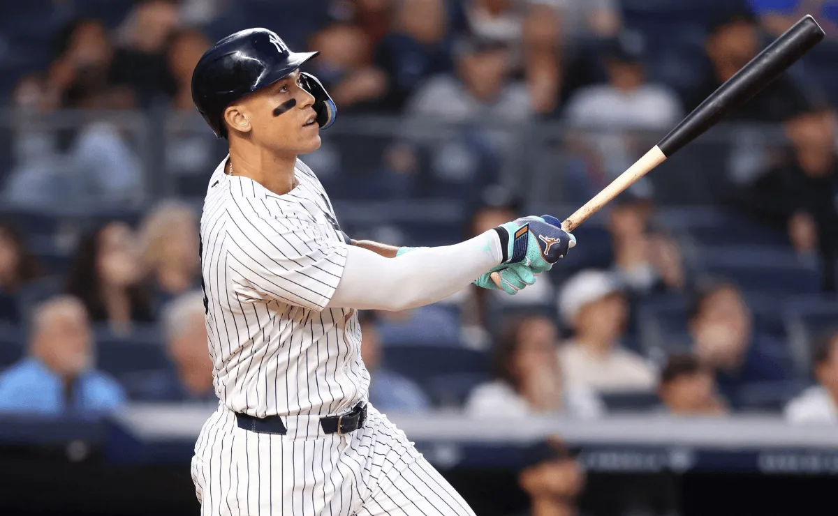 Judge conectó un jonrón de dos carreras en la séptima entrada, ampliando el marcador en la victoria de los Yankees por 6-3 sobre los Guardianes en el Juego 2 de la Serie de Campeonato de la Liga Americana en el Yankee Stadium el martes por la noche.