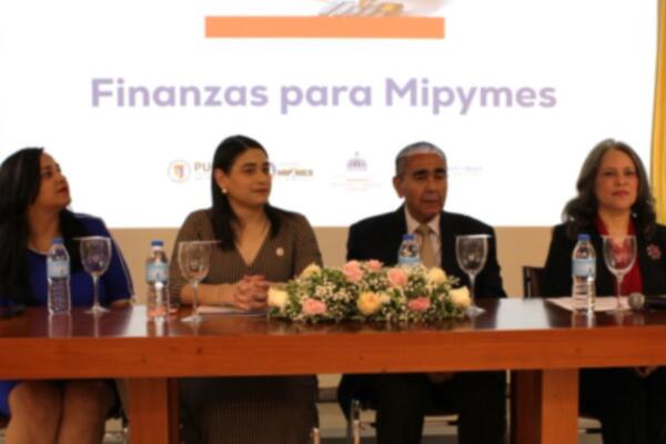 Entregaron 60 certificados a representantes de empresas Mipymes.