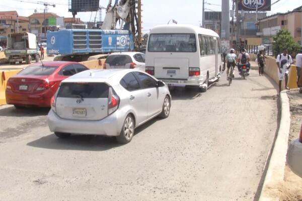Continúan las quejas por obras en cruce de Isabel Aguiar y Prolongación 27 de Febrero