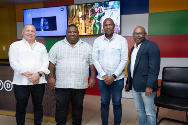 Corpus-Montero-presidente-del-CRG-y-Jose-Ramon-Suero-director-de-prensa-CERTV.-Tambien-figura-René-Polanco-camarógrafo-y-un-acompañante.CDN-Digital