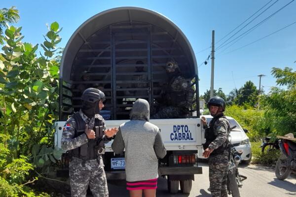 En Barahona las autoridades continúan desde tempranas horas de este miércoles con la repatriación de extranjeros de nacionalidad haitiana.