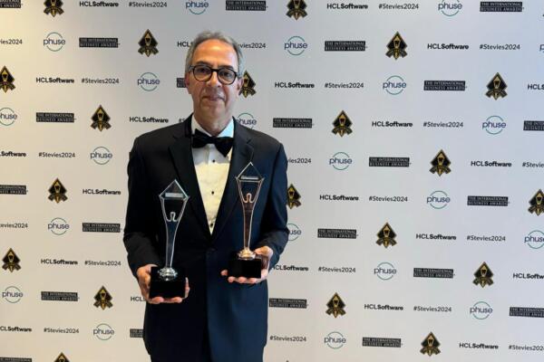  El señor José Mármol, vicepresidente ejecutivo de Comunicaciones Corporativas, Reputación y Banca Responsable del Grupo Popular, recogió los reconocimientos.
Foto: fuente externa
