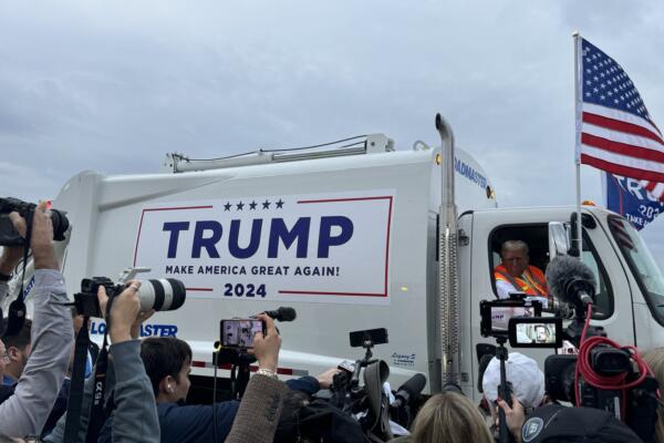 Donald Trump hace campaña en camión de basura. Fuente Externa