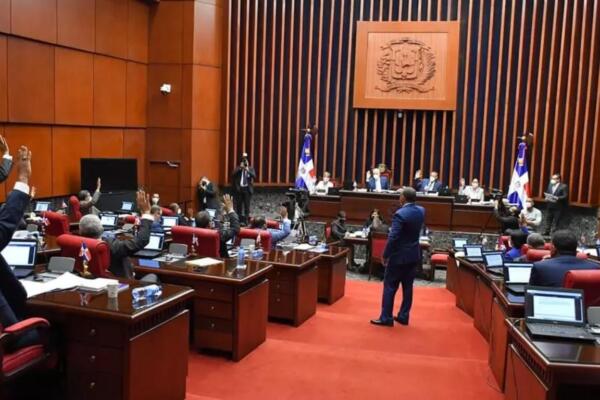 Senadores del oficialismo, como Antonio Marte y Antonio Taveras, lamentan el escaso respaldo que recibió la propuesta de reforma fiscal.