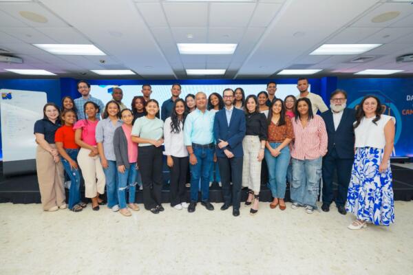 El programa de becas Excelencia Popular sigue fortaleciendo la formación personal 