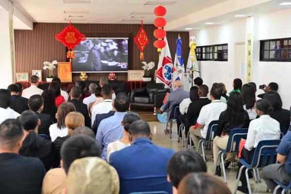 El Cendoesch y Unicaribe realizaron un evento llamado el Día Cultural Chino con representantes de la Embajada China en RD.