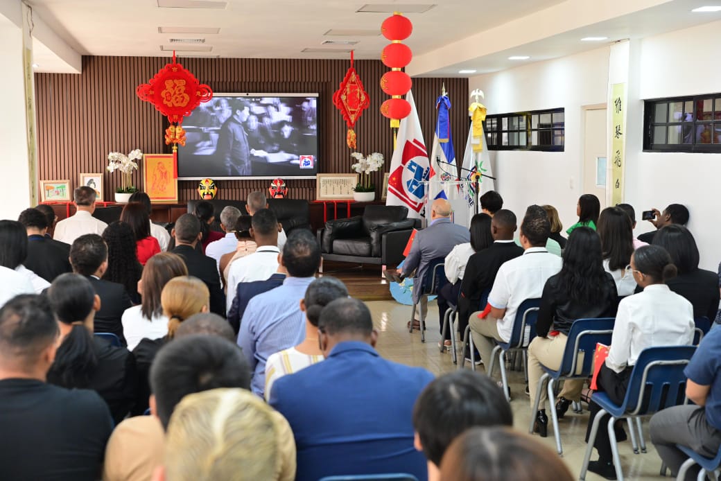 El Cendoesch y Unicaribe realizaron un evento llamado el Día Cultural Chino con representantes de la Embajada China en RD.
