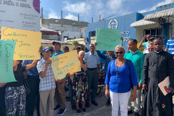 Familias-de-la-comunidad-de-Comedero-Arriba-en-Cotui-piden-respetar-su-derecho-a-la-tierrra.-CDN-Digital.