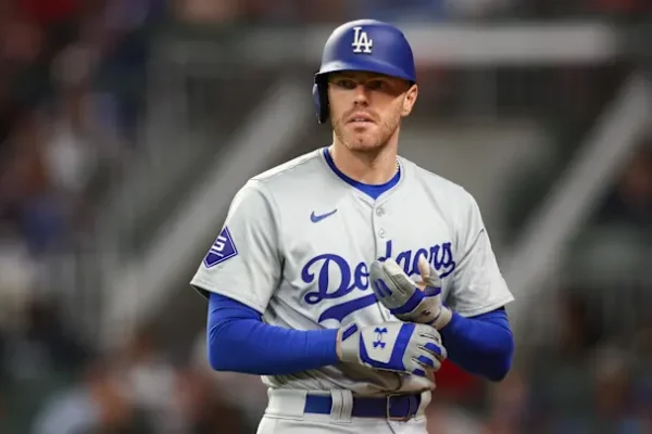 Freeman fuera del lineup de Dodgers, con los persistentes dolores