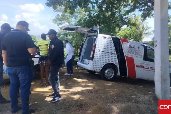 En la comunidad de Caballona se encontró el cuerpo sin vida de una ciudadana haitiana, la Policía y el Inacif investigan la escena (foto: CDN Digital)