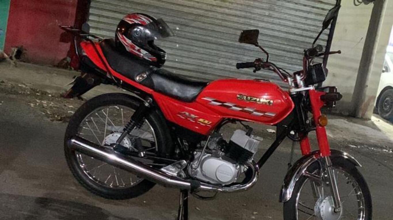 Una pareja denuncia que dos delincuentes les robaron su motocicleta, la cual la familia usaba como medio de transporte y sustento.