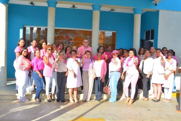 Autoridades municipales alertan sobre el cáncer de mama en hombres y mujeres
