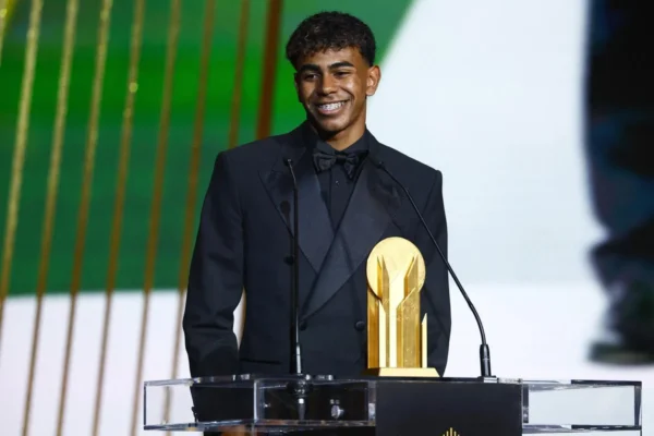 Lamine Yamal gana el premio Kopa al mejor futbolista joven del año