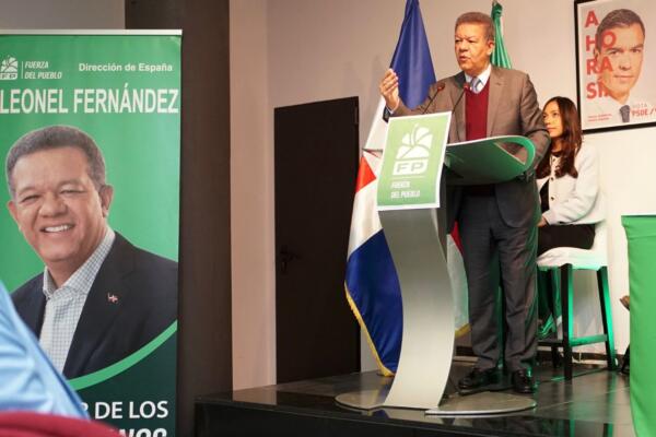 Leonel Fernández reúne dirigentes Fuerza del Pueblo en España