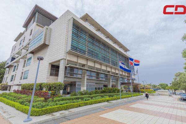 La empresaria arrestada deberá presentarse de manera periódica ante la Fiscalía de La Altagracia, en lo que concluyen las investigaciones.