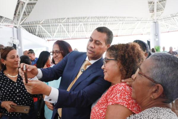 Indotel beneficia a 217 mujeres con la Canasta Digital Social.(Foto, fuente externa)