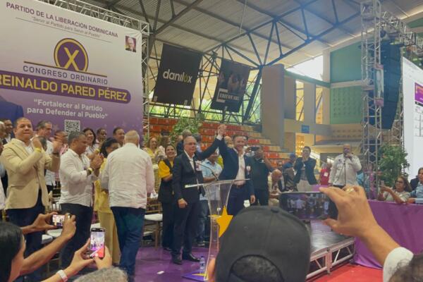 PLD juramenta Comité Central y reelige a Danilo Medina como presidente del partido
