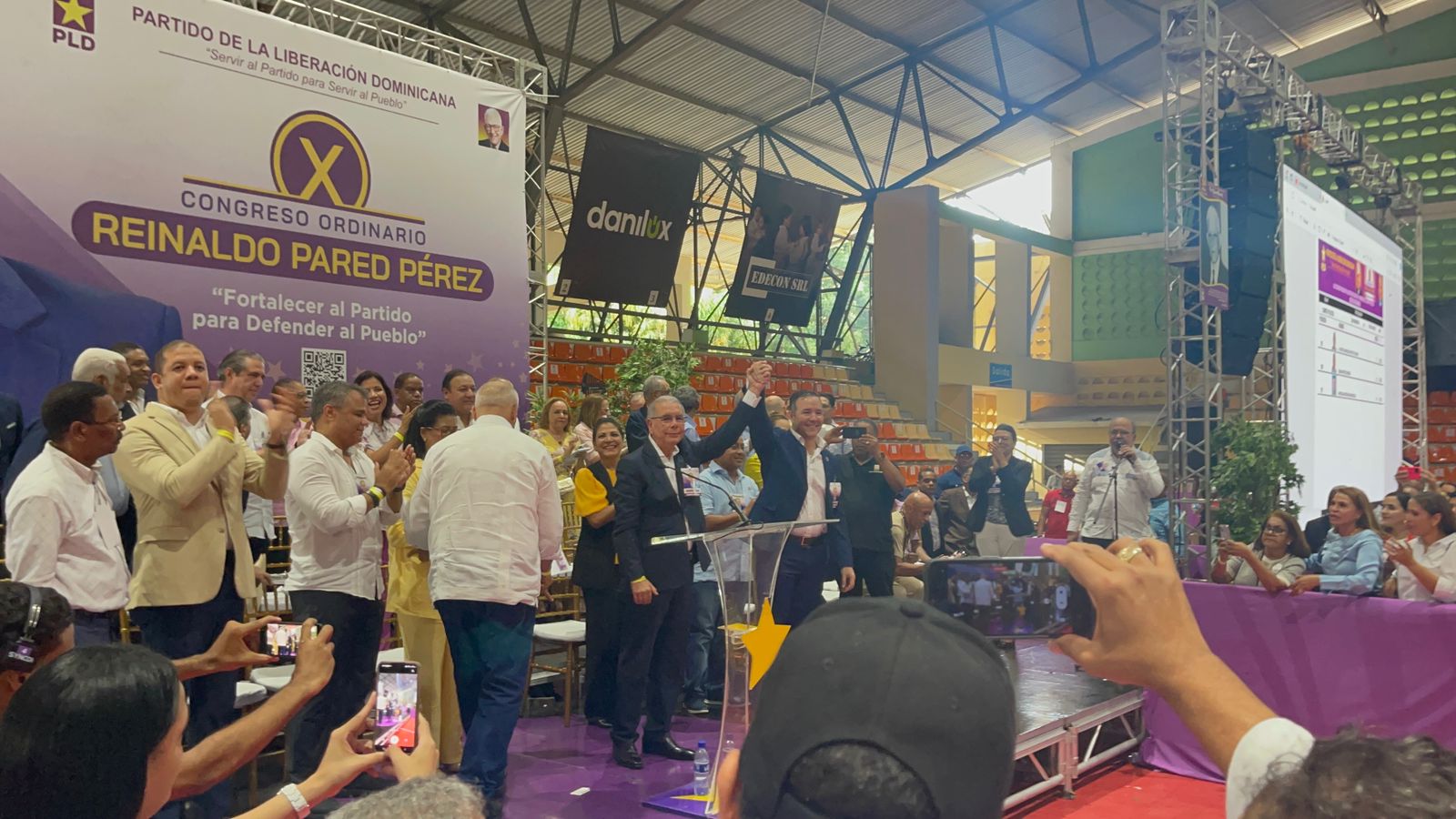 PLD juramenta Comité Central y reelige a Danilo Medina como presidente del partido