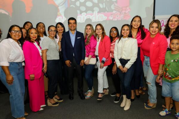 Con motivo del mes de concientización del cáncer de mama se celebró una actividad en la UASD para promover el autocuidado de la mujer.