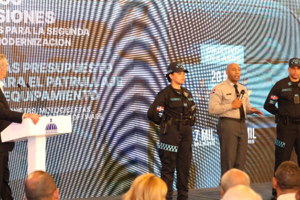 Presidente Abinader presenta los avances en el plan de modernización de la Policía Nacional