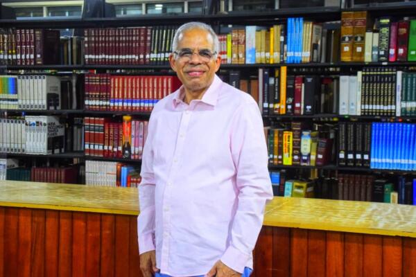 Carlos Manuel Estrella, presidente del Ateneo Amantes de la Luz